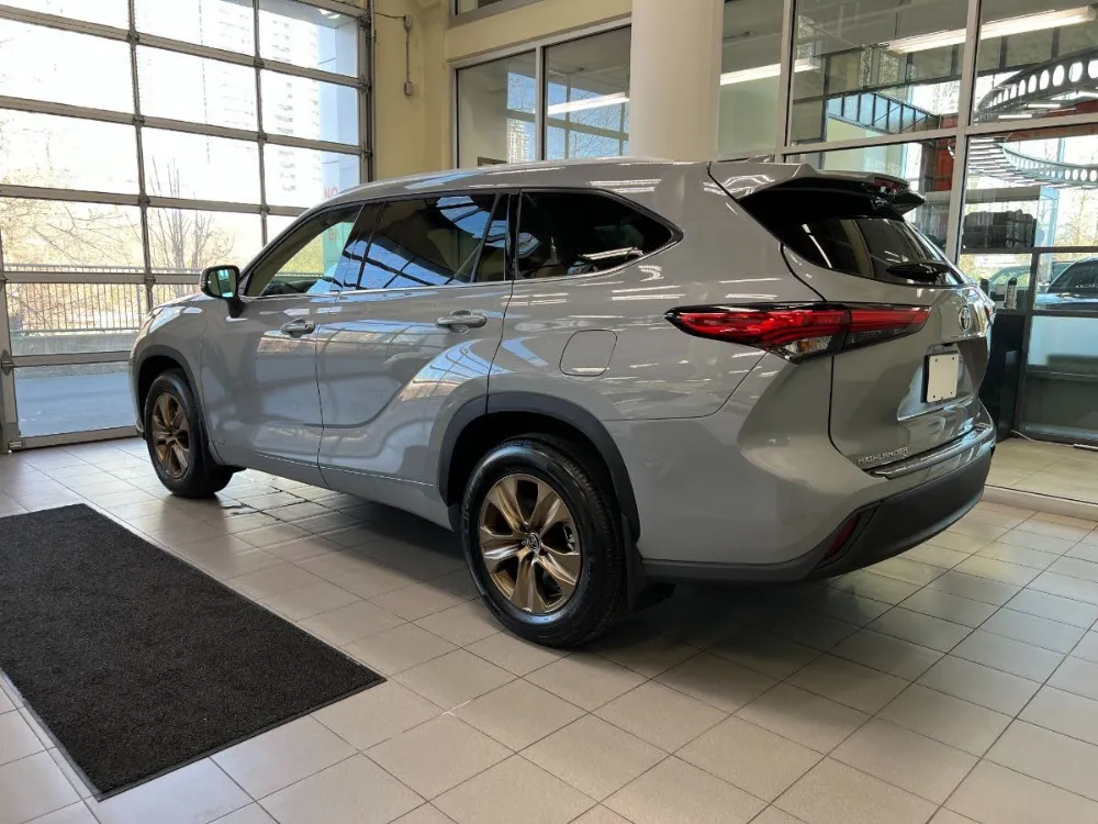 2022 Highlander Hybrid Bronze Edition Cement Colour 2 2022 Highlander Hybrid Bronze Edition Cement Colour 2